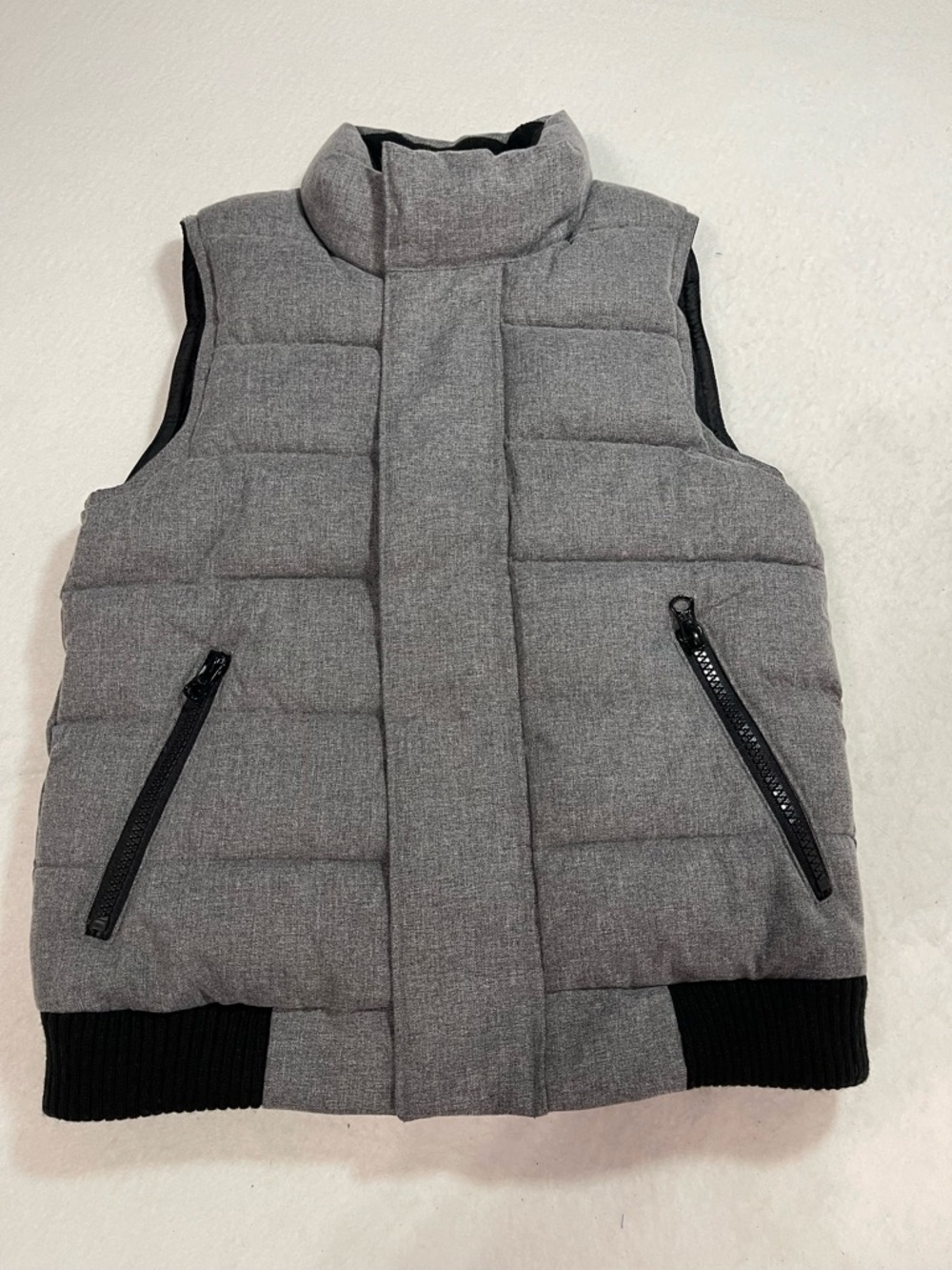 GAP Kids Gray and black  puff vest size small‎